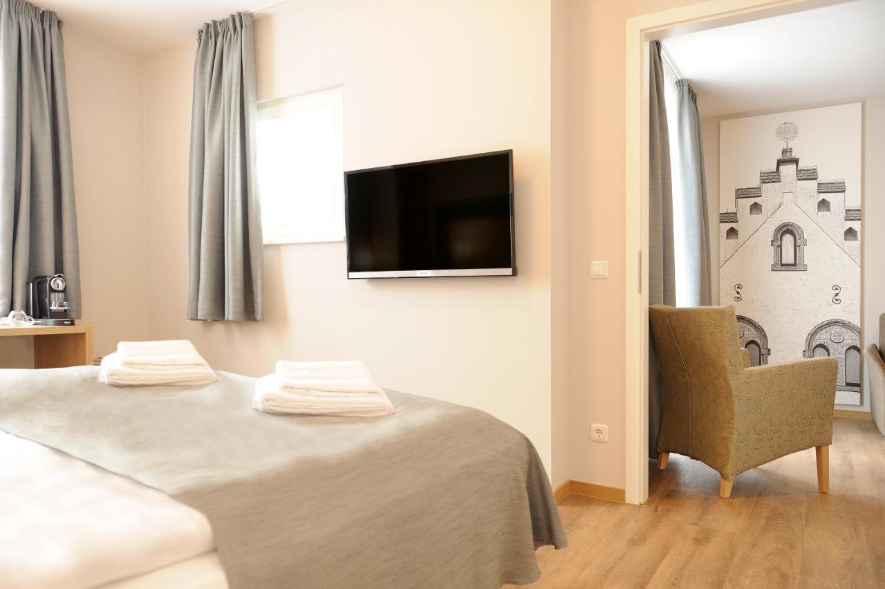 Hotel & Roehrl 3*