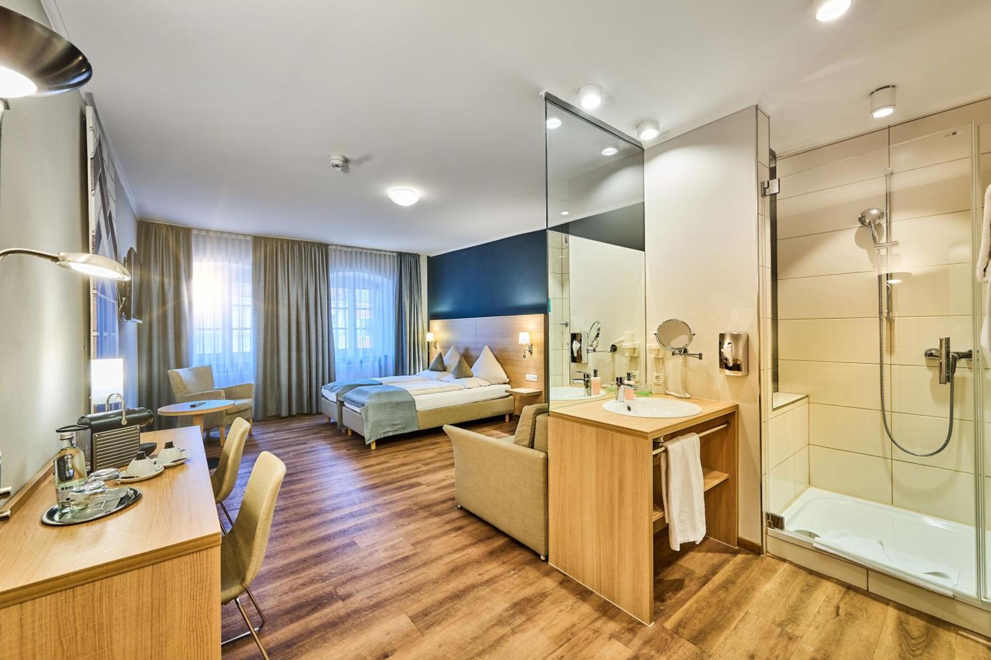 Hotel & Roehrl 3*