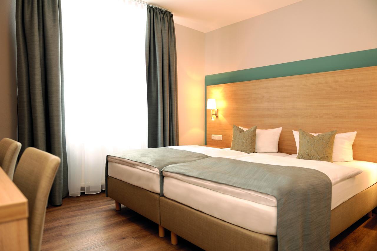 & Roehrl Hotel