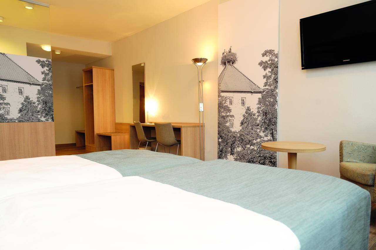 & Roehrl Hotel